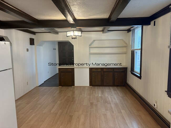 Building Photo - 124 Leo Ave