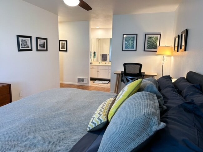 Building Photo - 3674S - Hollywood Beach Hideaway