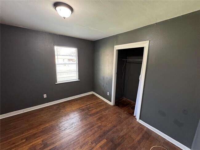 Building Photo - 2805 Harper Ave