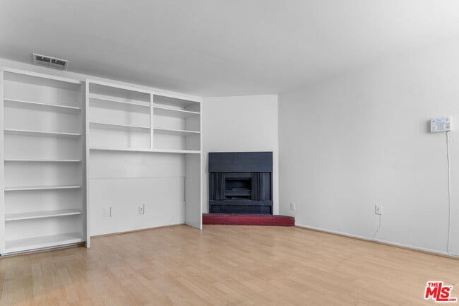Building Photo - 4660 Coldwater Canyon Ave