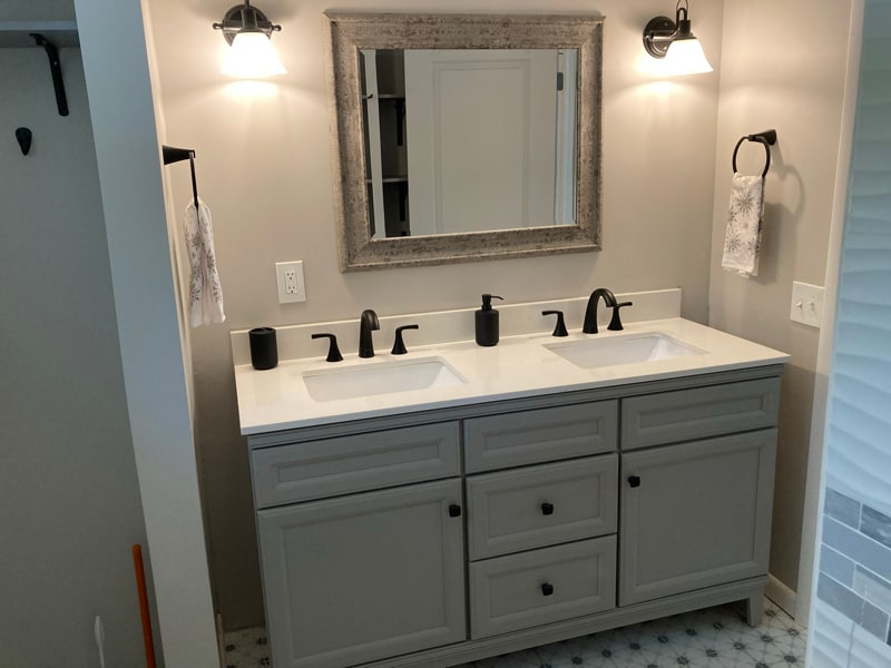 Building Photo - 140 Young St