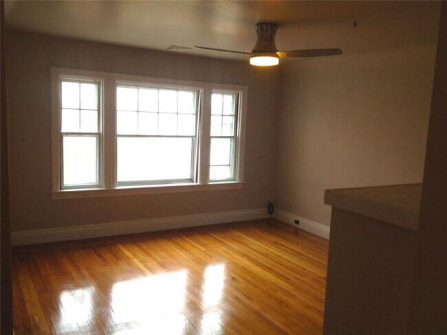Building Photo - 283 Norwood Ave
