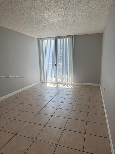 Building Photo - 800 N Miami Ave