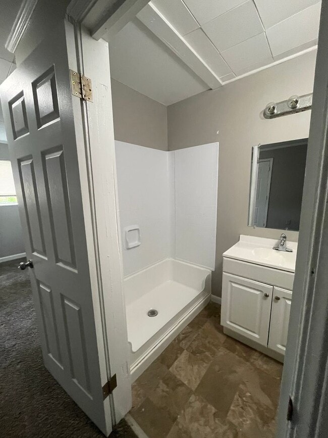 Building Photo - 4 bed 2.5 bathroom house