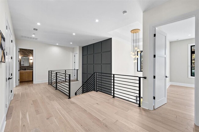 Building Photo - 2106 S Cortez Ave