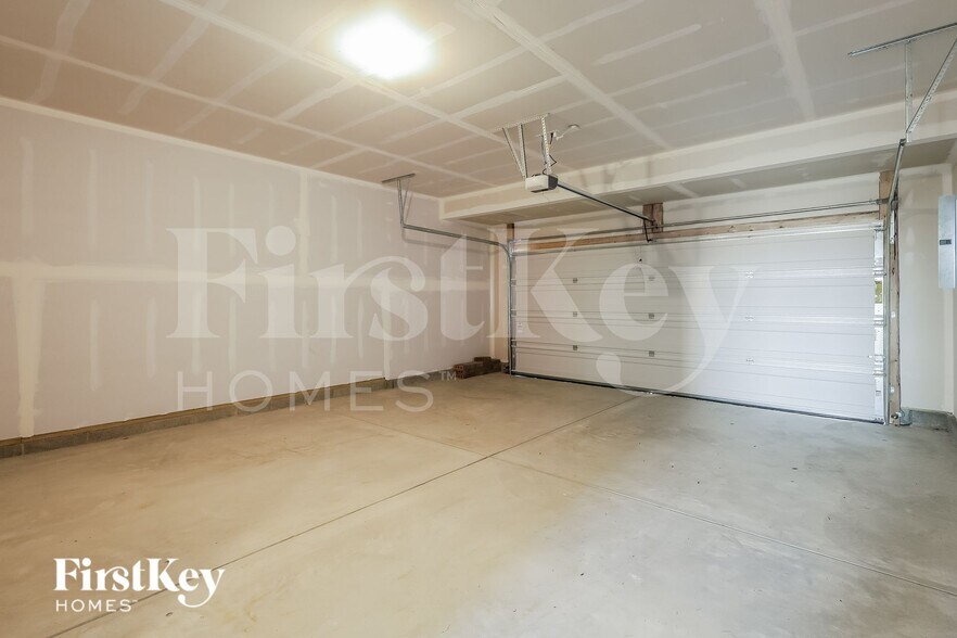 Building Photo - 2344 S Carlota Dr