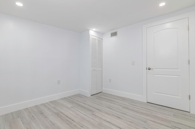 Building Photo - 1313 SW 37th Ave