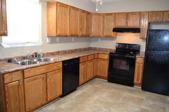 Building Photo - MOVE-IN SPECIAL: $500 OFF FIRST MONTH'S RE...