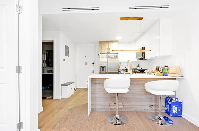 Building Photo - Modern 1BR – Limited Availability