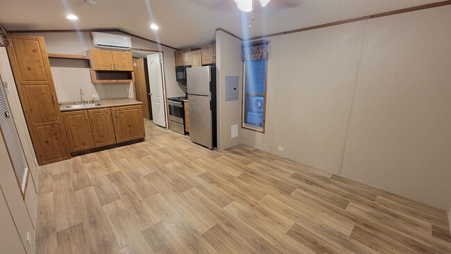 Building Photo - 920 Cedar Village Ln