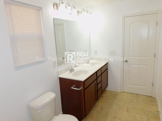 Building Photo - 5013 Red Poll Dr