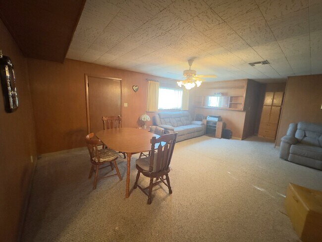 Building Photo - 705 Greenway Dr