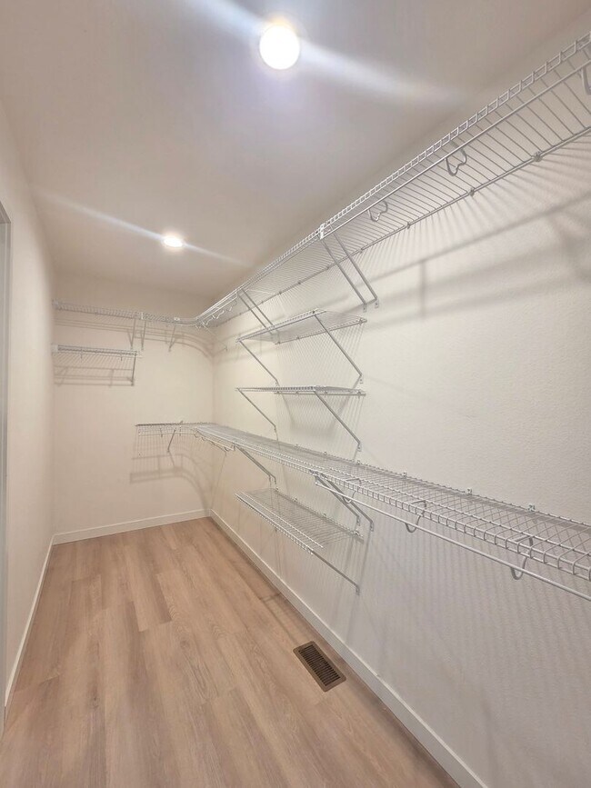Building Photo - $2,500 - 4 Bed / 2.5 Stunning Home in Five Mile Prairie Neighborhood