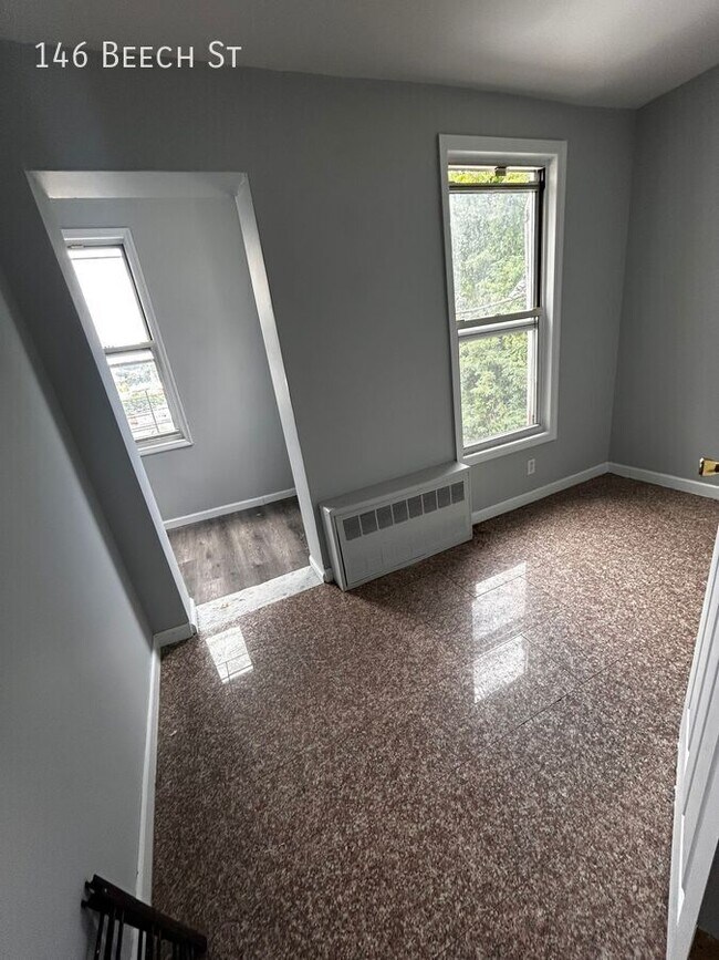 Building Photo - 146 Beech St