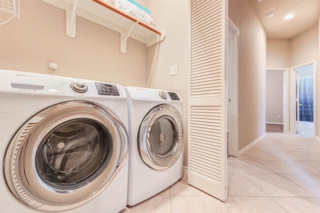 Building Photo - 25839 Riverside Creek Dr