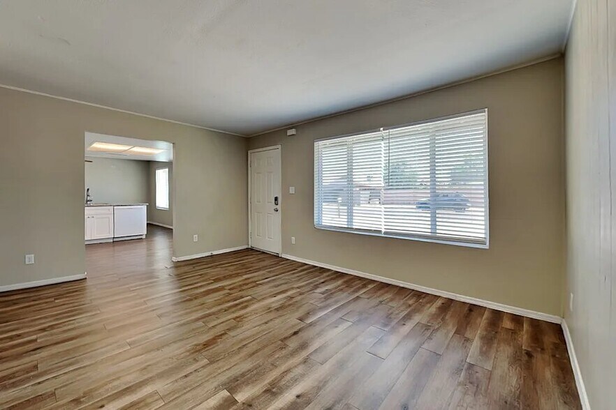 Building Photo - 4409 N 90th Dr