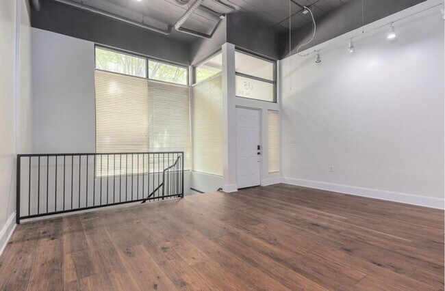 Building Photo - Modern Downtown Memphis Condo with Prime Location
