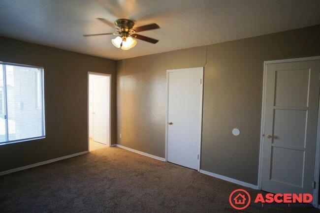 Building Photo - Cute Home Close to Downtown Bakersfield!