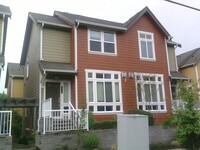 Building Photo - Beautiful Ravenna Townhouse