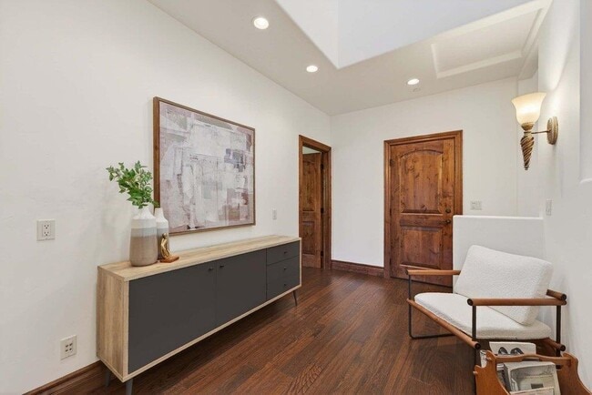 Building Photo - 41 S Circle Dr
