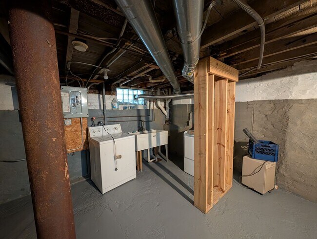 Building Photo - 1955 W 58th-Lower