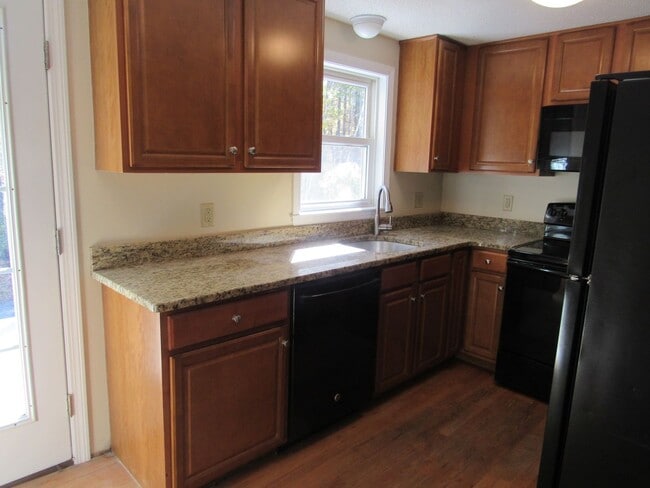 Building Photo - Gorgeous Derry Townhouse for Rent- Stongat...