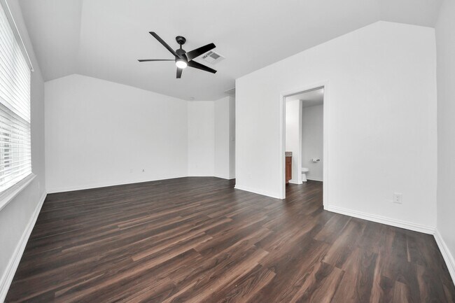 Building Photo - 10306 White Fir Villa Ave