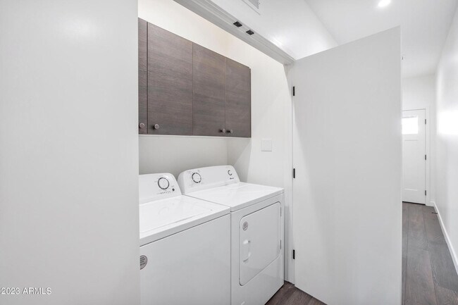 Building Photo - 1436 E Pierce St