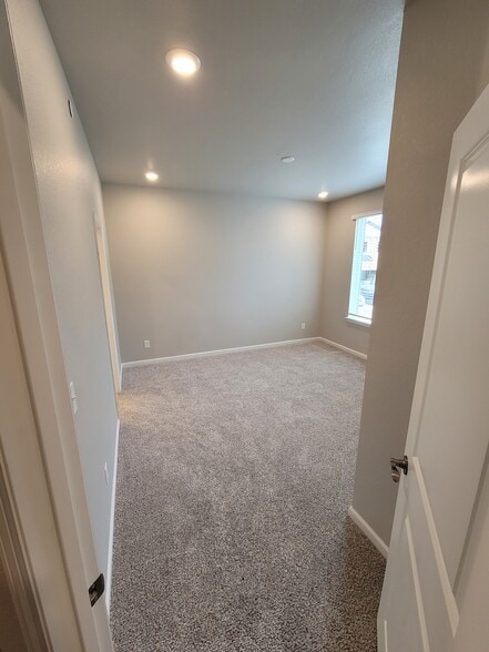 Building Photo - 463 Millwall Cir