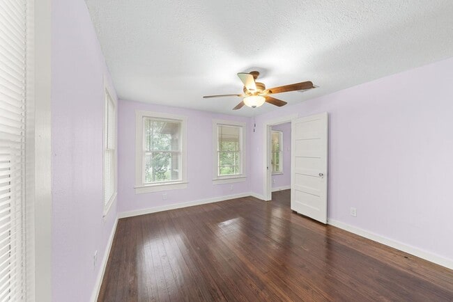 Building Photo - 115 Amundsen St