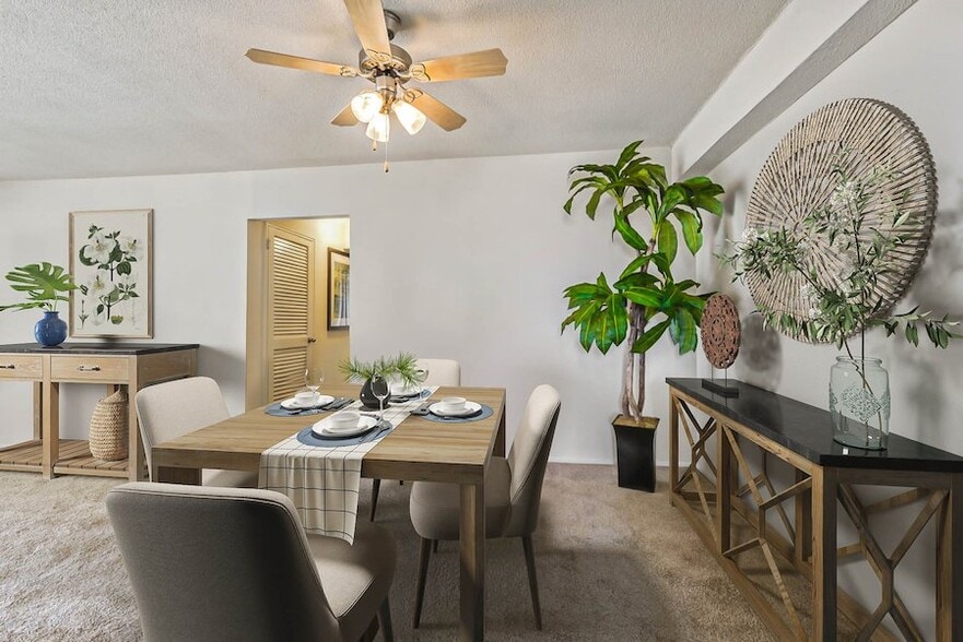 Building Photo - Cavalier Club