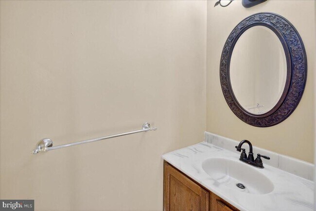 Building Photo - 7 Redwood Ct