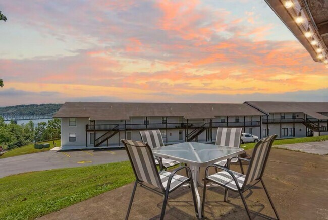 Building Photo - Remodeled and Stunning 1 Bedroom Condo | Fully Furnished | All Utilites Included | 1 Bathroom | K...