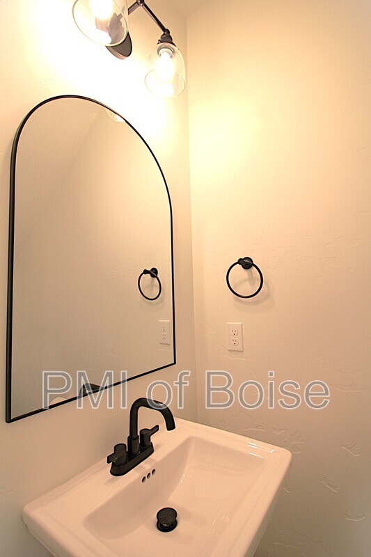 Building Photo - 123 Trifecta Ln