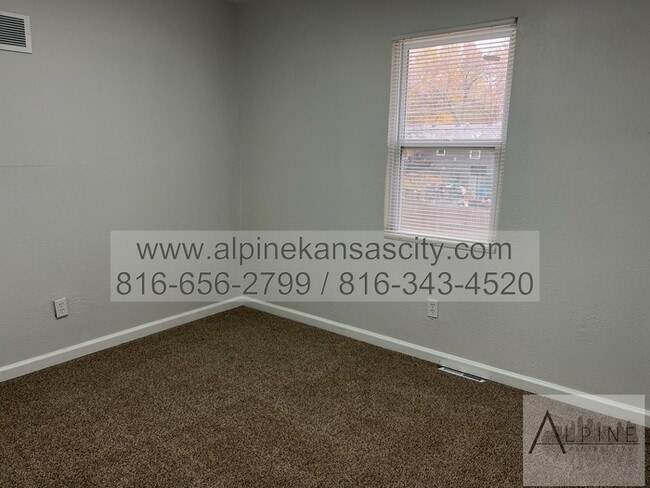 Building Photo - Updated Duplex, Fort Osage School District