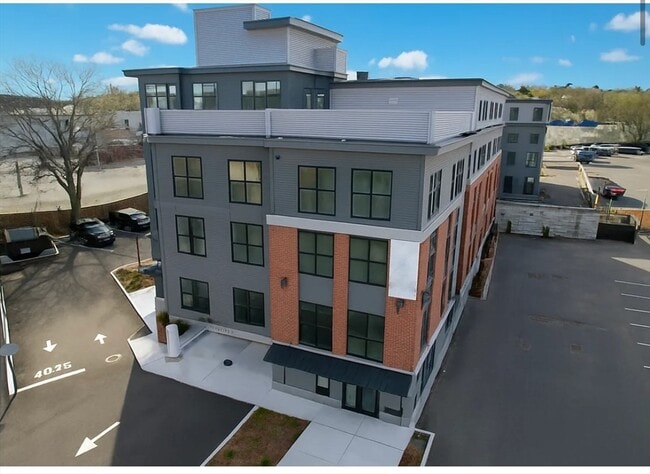 Building Photo - 918 Providence Hwy