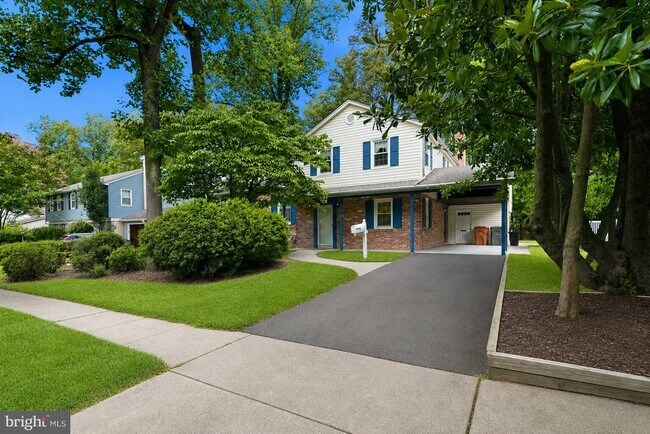 Building Photo - 809 Woodley Dr