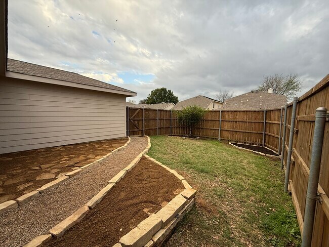 Building Photo - 9000 Eastwood Ave