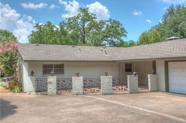 Building Photo - MIDCENTURY MODERN HOME IN CRESTWOOD