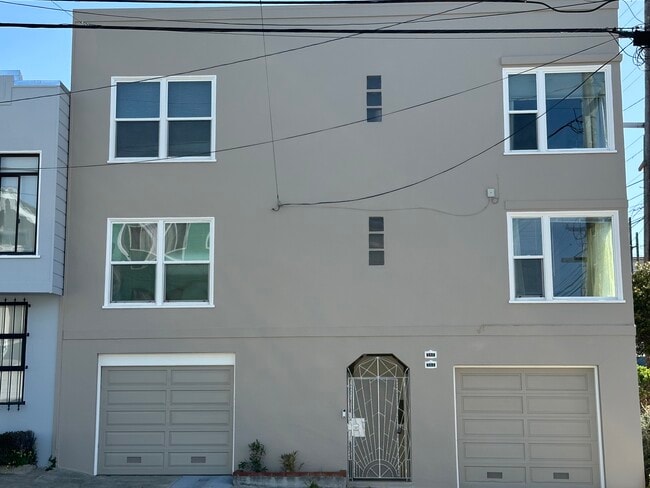 Building Photo - 596 34th Ave