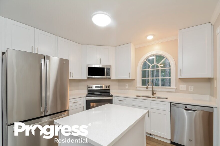 Building Photo - 4100 Mangrove Dr
