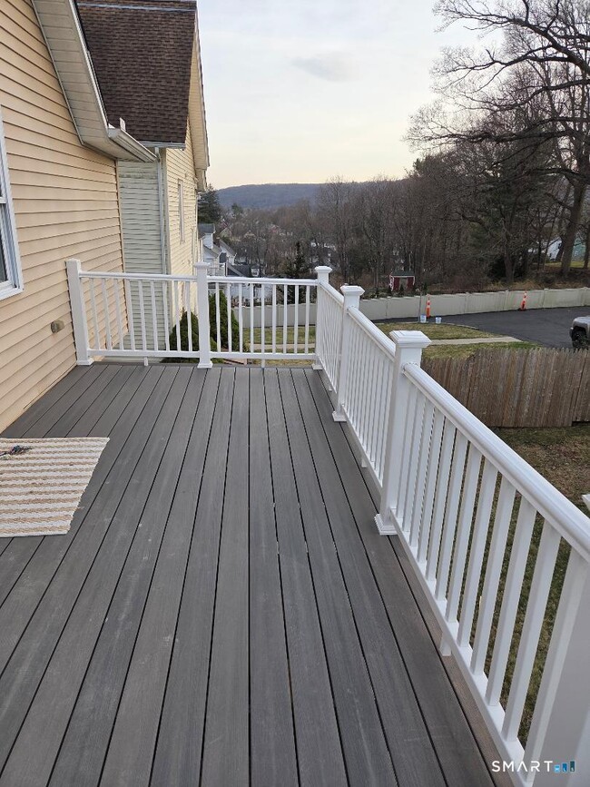 Building Photo - 72 Walnut St