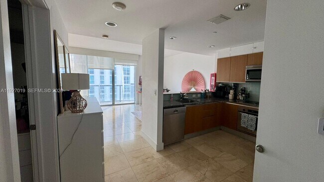 Building Photo - 1050 Brickell Ave