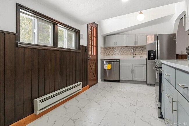 Building Photo - 378 Broadway