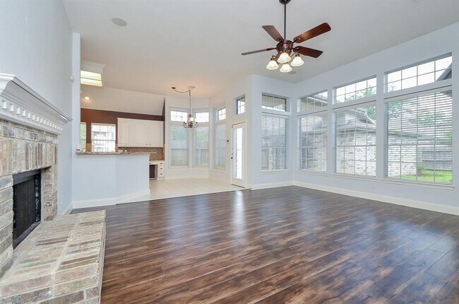 Building Photo - 1723 Crescent Green Dr