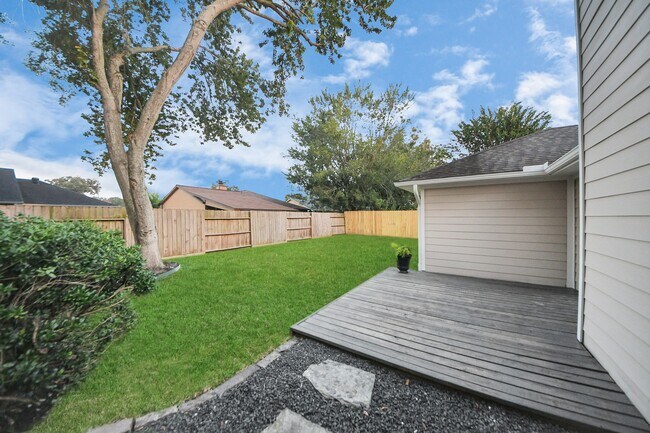 Building Photo - 2506 Lively Ln