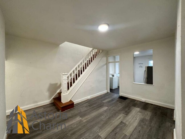 Building Photo - Flexible 4 Bedroom Layout with Fenced Backyard