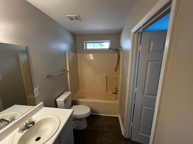 Building Photo - Nice ranch 3/2 with garage. Just renovated