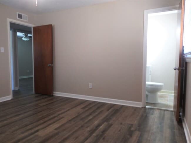 Building Photo - 506 Ewell St SW