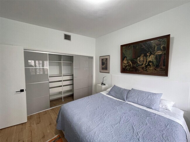 Building Photo - 425 Bayshore Dr